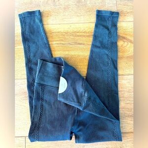 NWT Aerie Offline Acid Wash Gray Seamless Textured Yoga Legging 7/8 - small